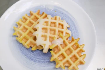 Horny MILF Syren De Mer Gets Anal Fist